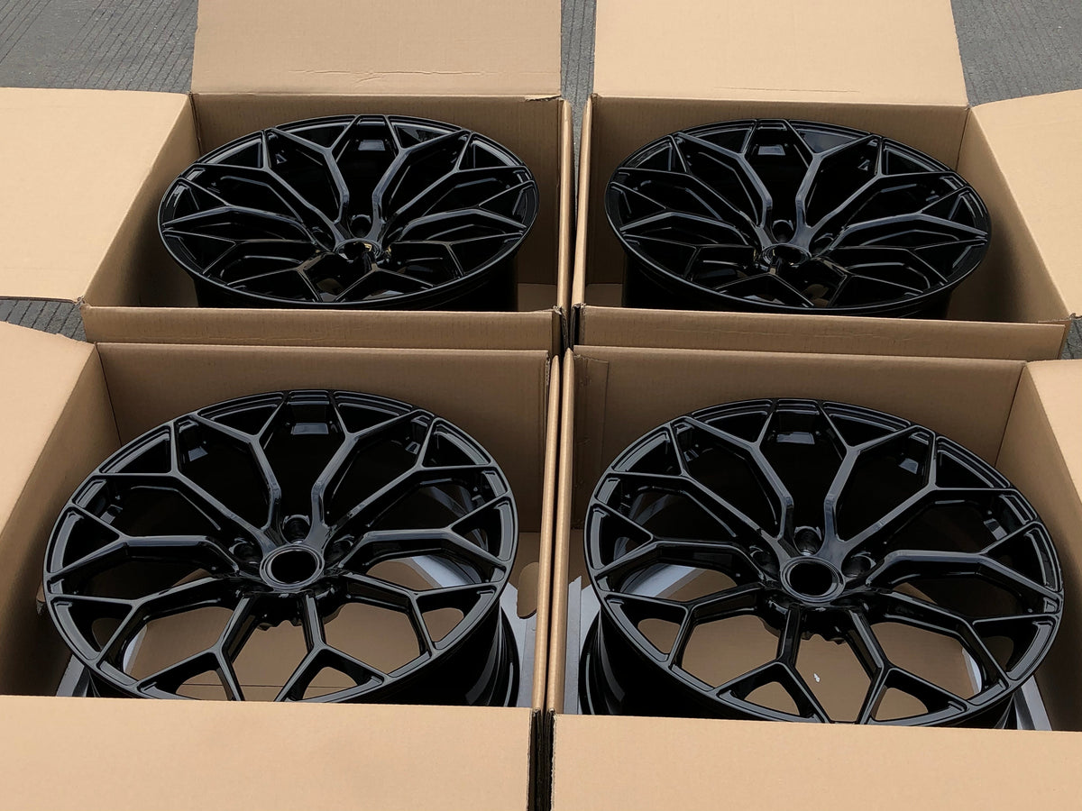 We produced premium quality forged wheels rims for  LAMBORGHINI HURACAN  Our wheels sizes:   Front 20 x 9 ET 30  Rear 21 x 12 ET 32  Finishing: Glossy Black  Forged wheels can be produced in any wheel specs by your inquiries and we can provide our specs