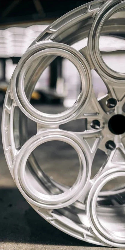 REVOLVER Design KUTE FELGI DO LAMBORGHINI URUS