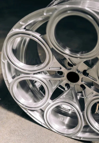 REVOLVER Design KUTE FELGI DO LAMBORGHINI URUS